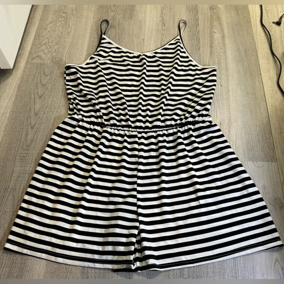 SHEIN Black & White Striped Cami Romper. Size 2XL. Super cute & comfy! - Picture 5 of 7